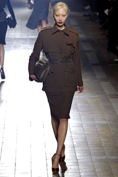 Look 28